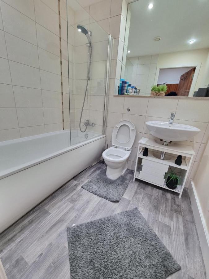 2 Bedroom - City Centre Location - Perfect For Family'S Bradford  Ngoại thất bức ảnh